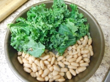 Put the beans and kale in a pan and heat in oven in the last 5 minutes of cooking.