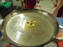 Starting from the center, seasoning the oil.